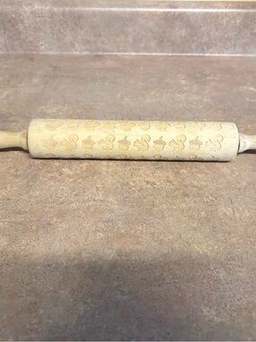 Rolling Pin Embossed With Squirrels & Acorns Design Dough Fondant Or Clay
